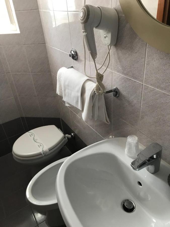 Hotel Amico Fritz リヴォルノ エクステリア 写真