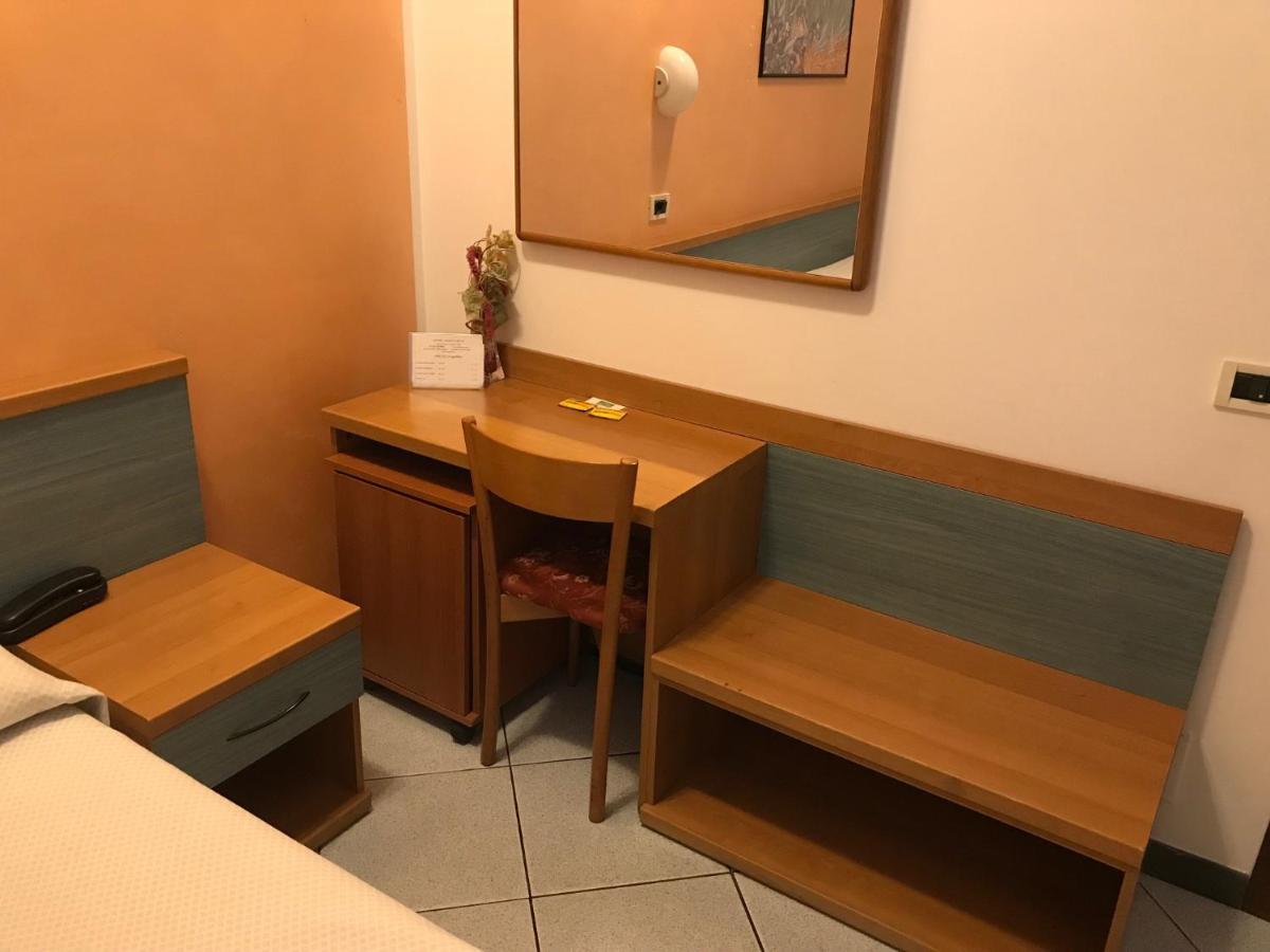 Hotel Amico Fritz リヴォルノ エクステリア 写真