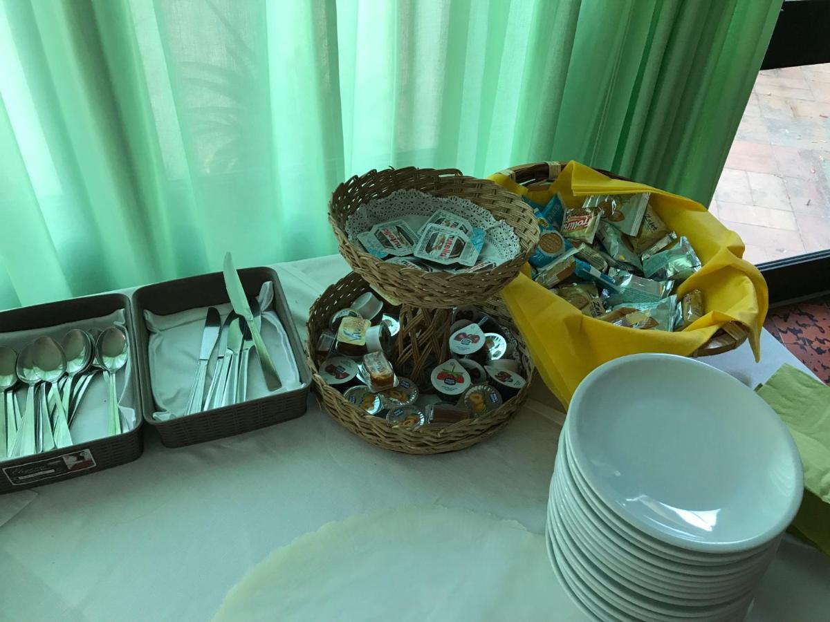 Hotel Amico Fritz リヴォルノ エクステリア 写真